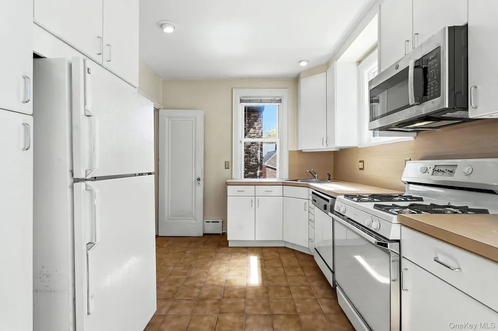 232 W 259th Street Bronx NY 10471