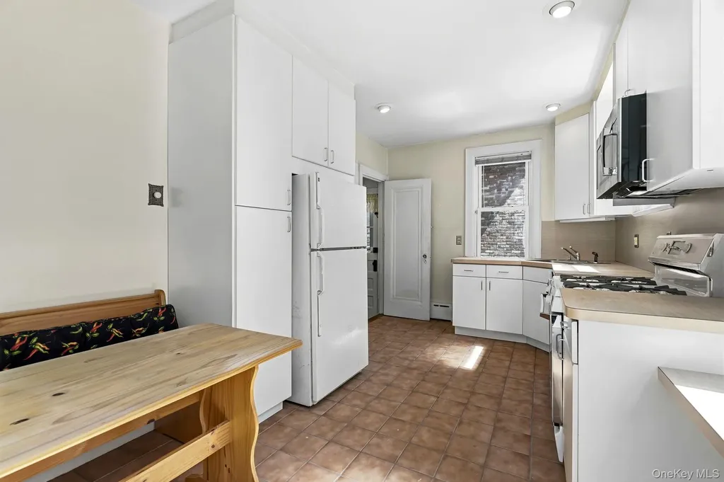 232 W 259th Street Bronx NY 10471