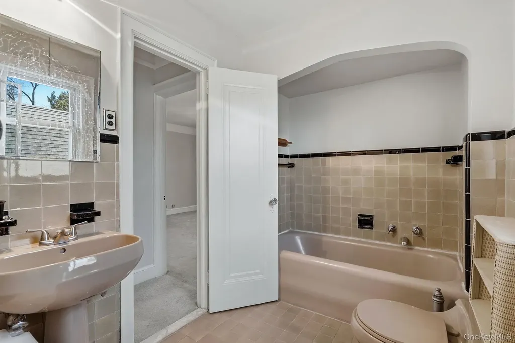 232 W 259th Street Bronx NY 10471