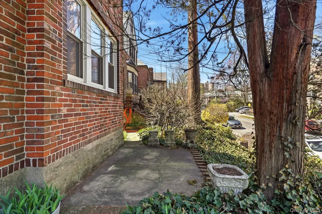 232 W 259th Street Bronx NY 10471