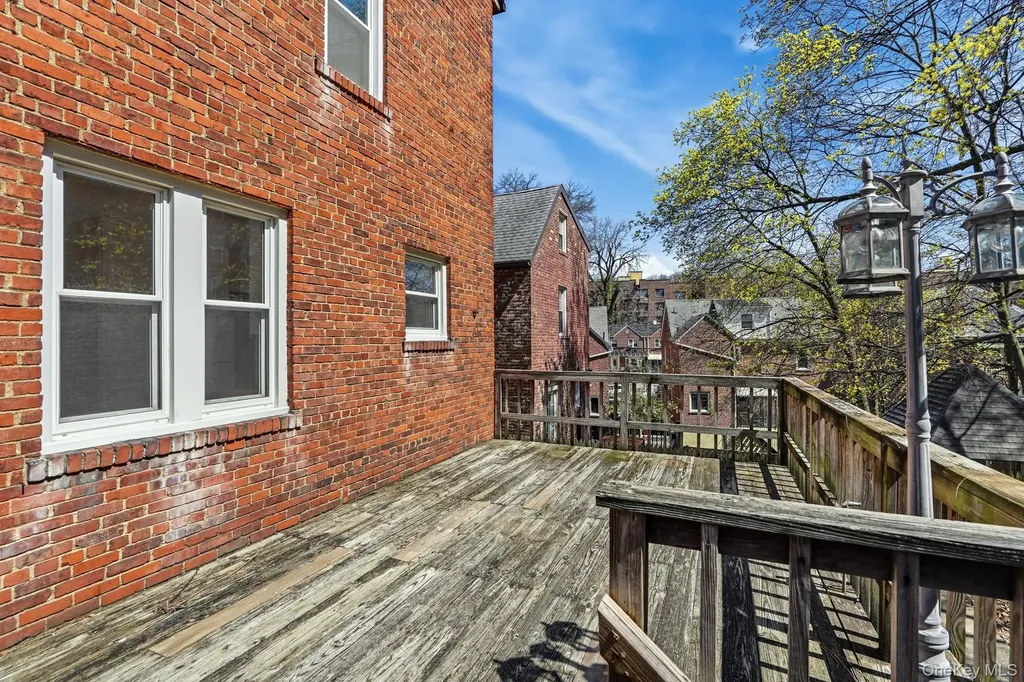 232 W 259th Street Bronx NY 10471