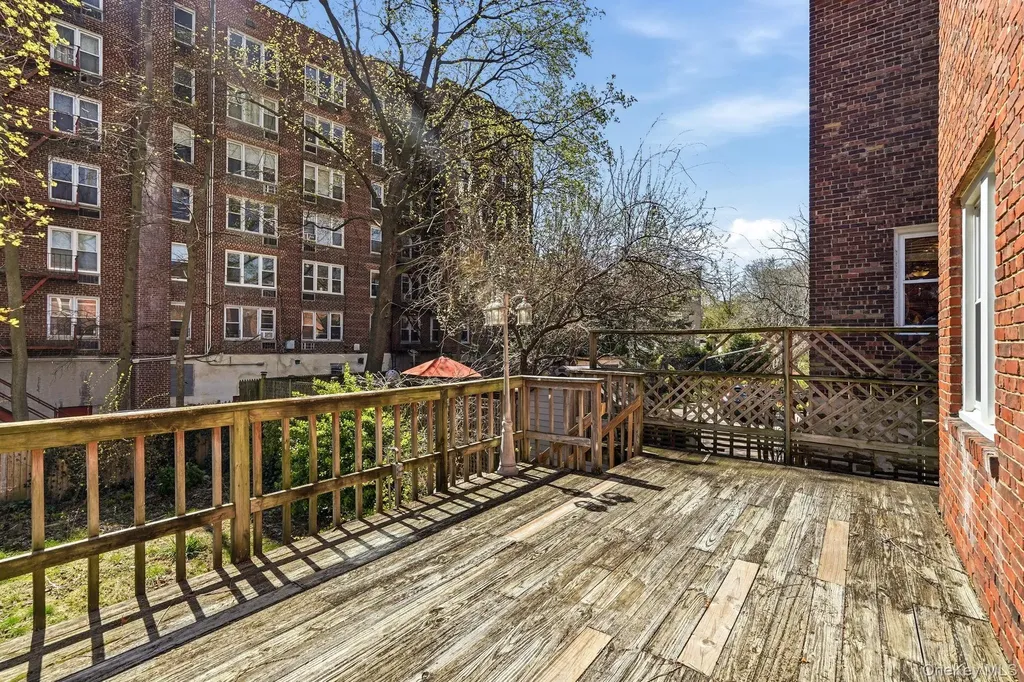 232 W 259th Street Bronx NY 10471