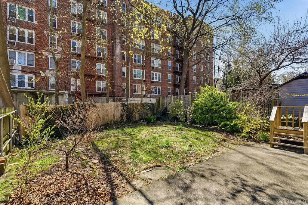 232 W 259th Street Bronx NY 10471