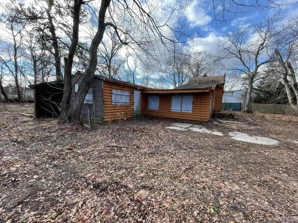 34 Peach Street Central Islip NY 11722