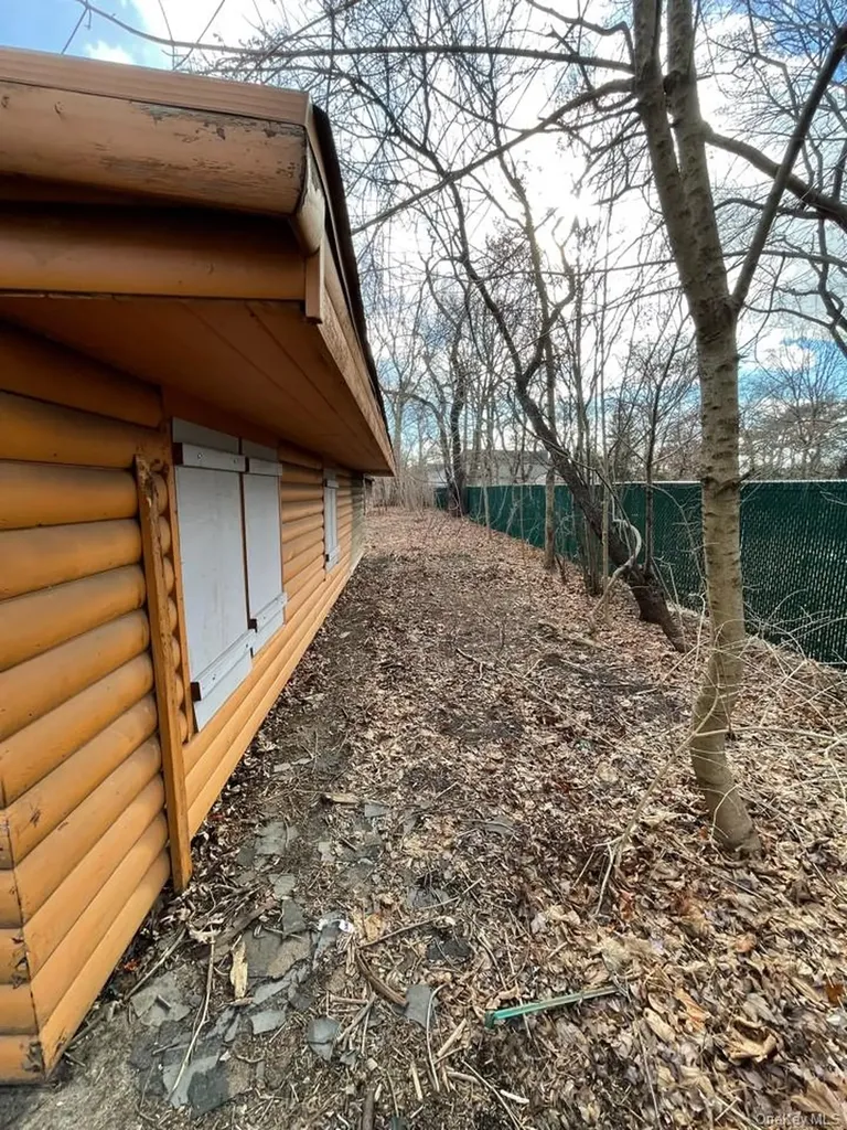 34 Peach Street Central Islip NY 11722