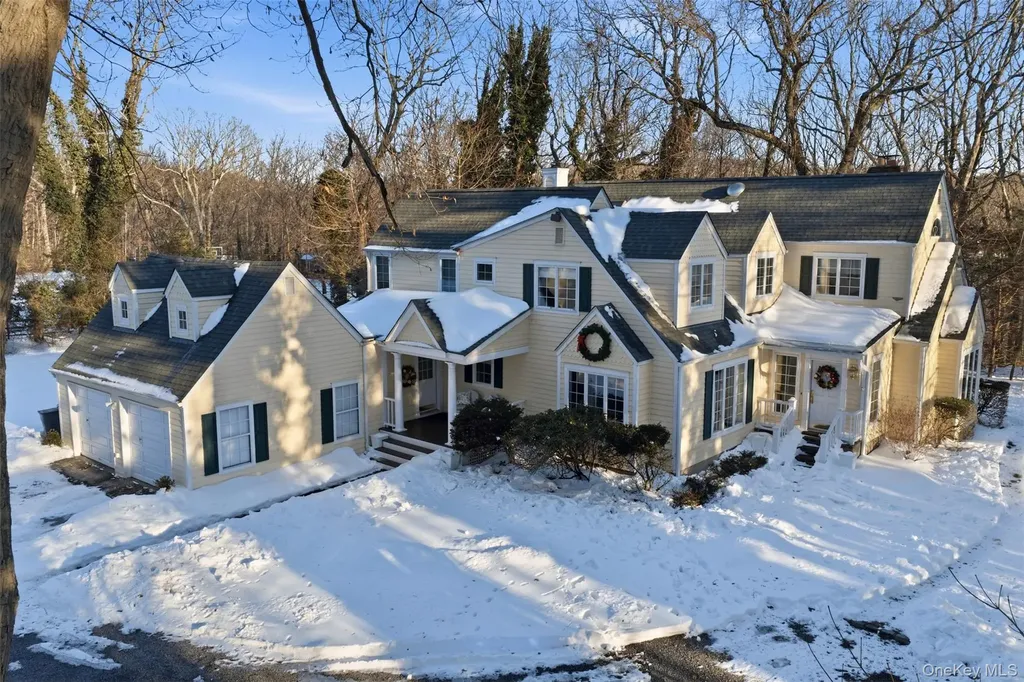 55 Titus Lane Cold Spring Harbor NY 11724