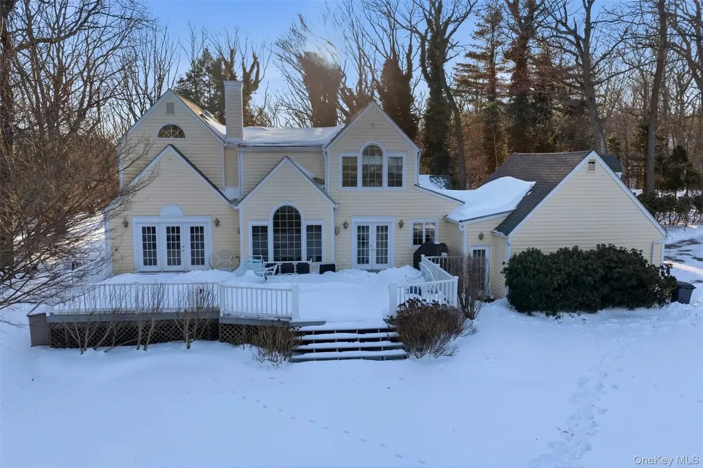 55 Titus Lane Cold Spring Harbor NY 11724