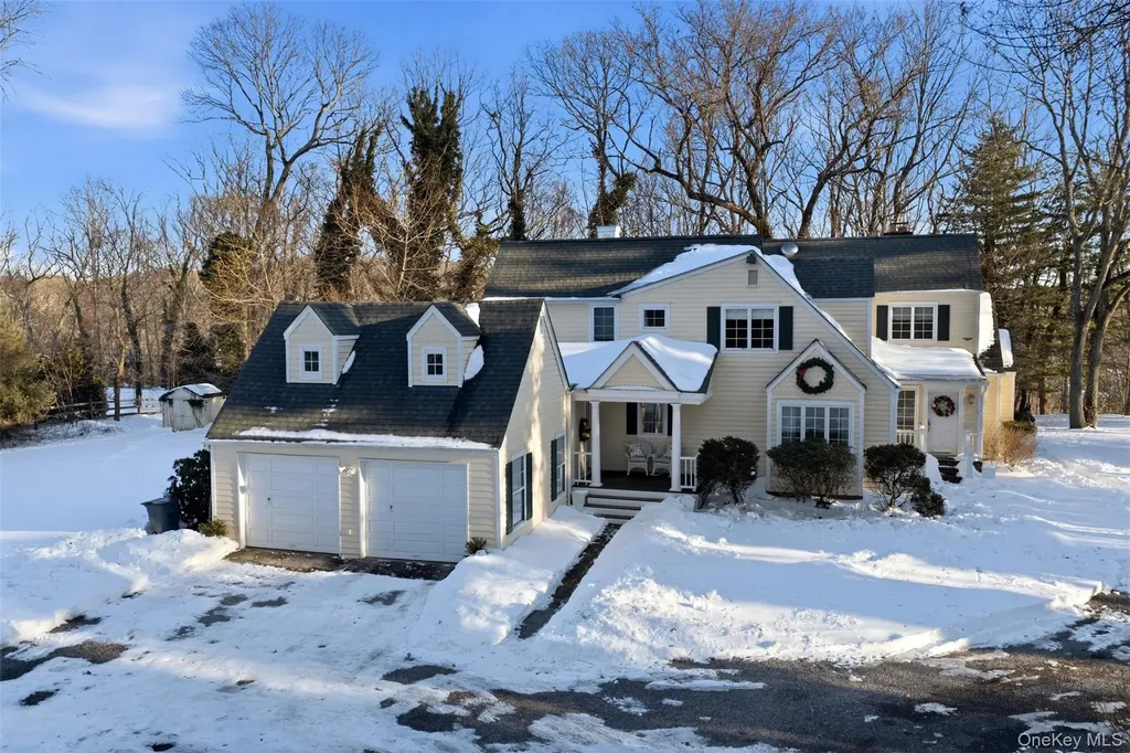 55 Titus Lane Cold Spring Harbor NY 11724