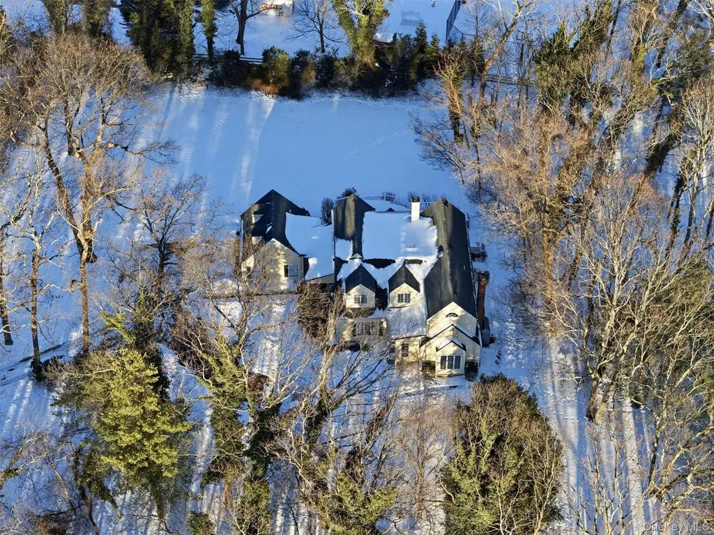 55 Titus Lane Cold Spring Harbor NY 11724