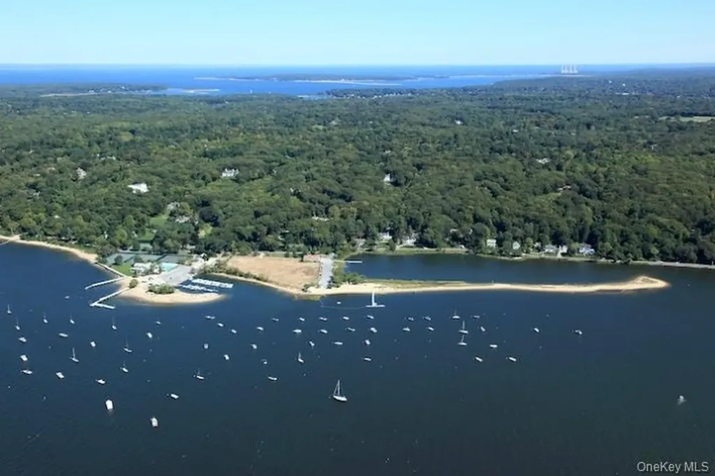 55 Titus Lane Cold Spring Harbor NY 11724