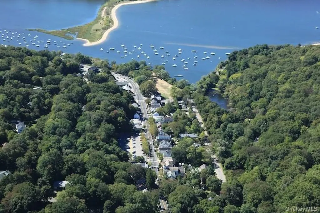 55 Titus Lane Cold Spring Harbor NY 11724