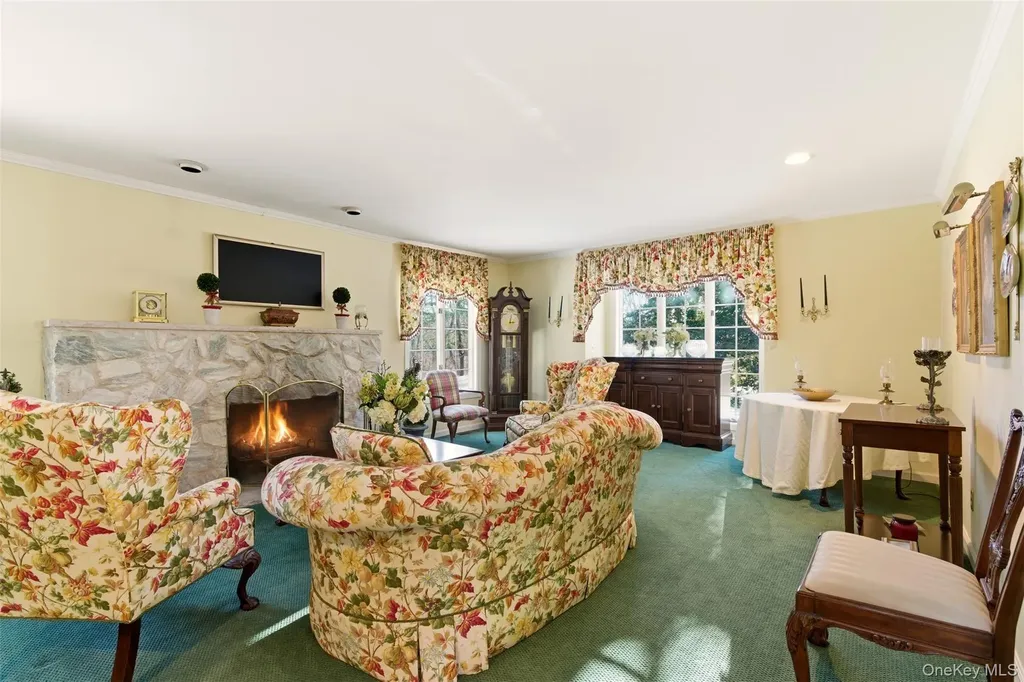 55 Titus Lane Cold Spring Harbor NY 11724