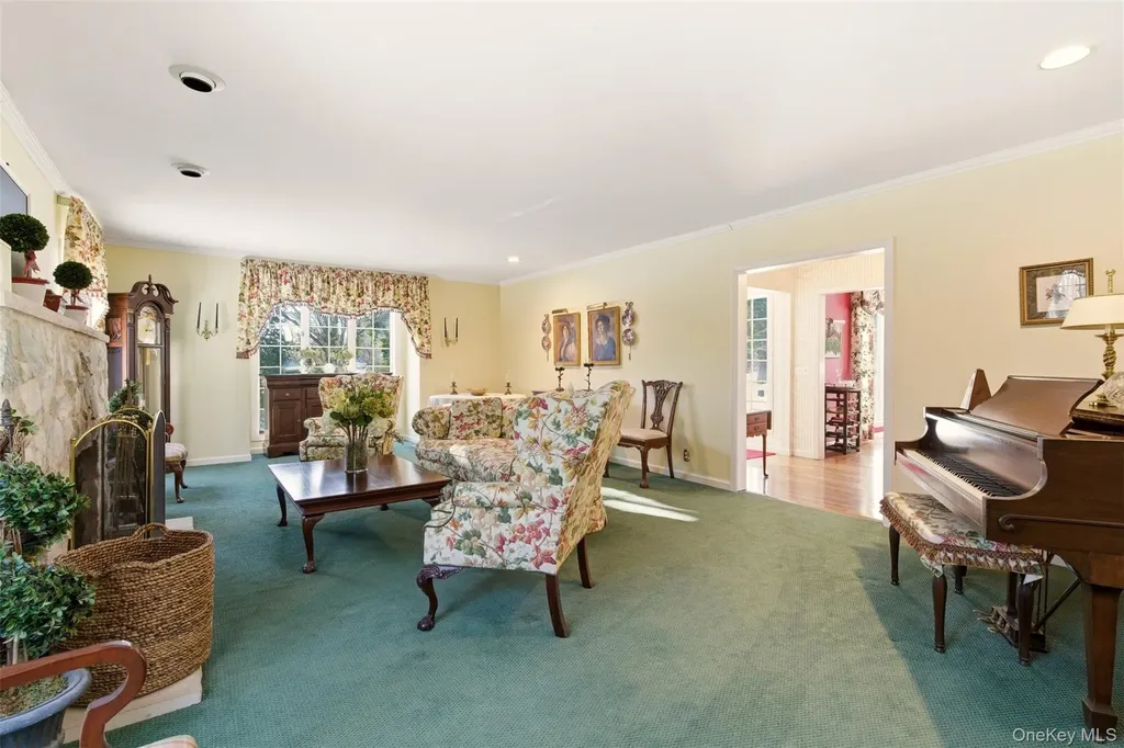 55 Titus Lane Cold Spring Harbor NY 11724