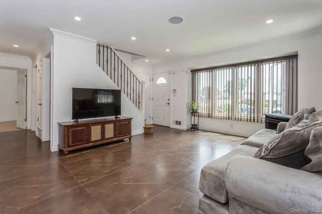 562 Bernice Road Franklin Square NY 11010
