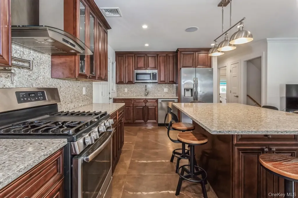562 Bernice Road Franklin Square NY 11010