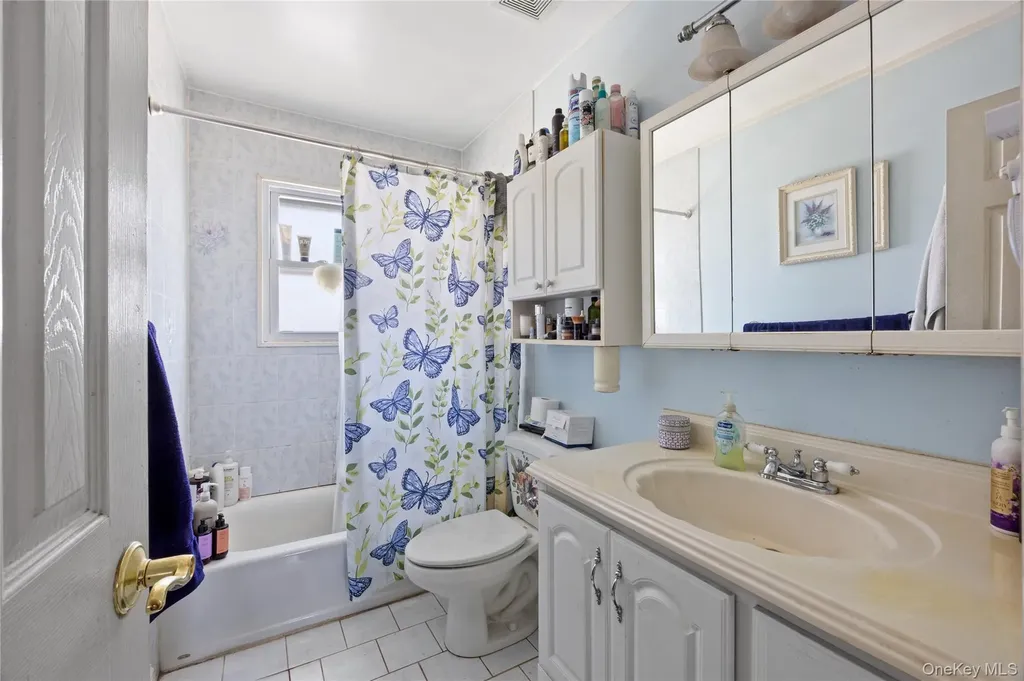 27 Elizabeth Drive Bethpage NY 11714