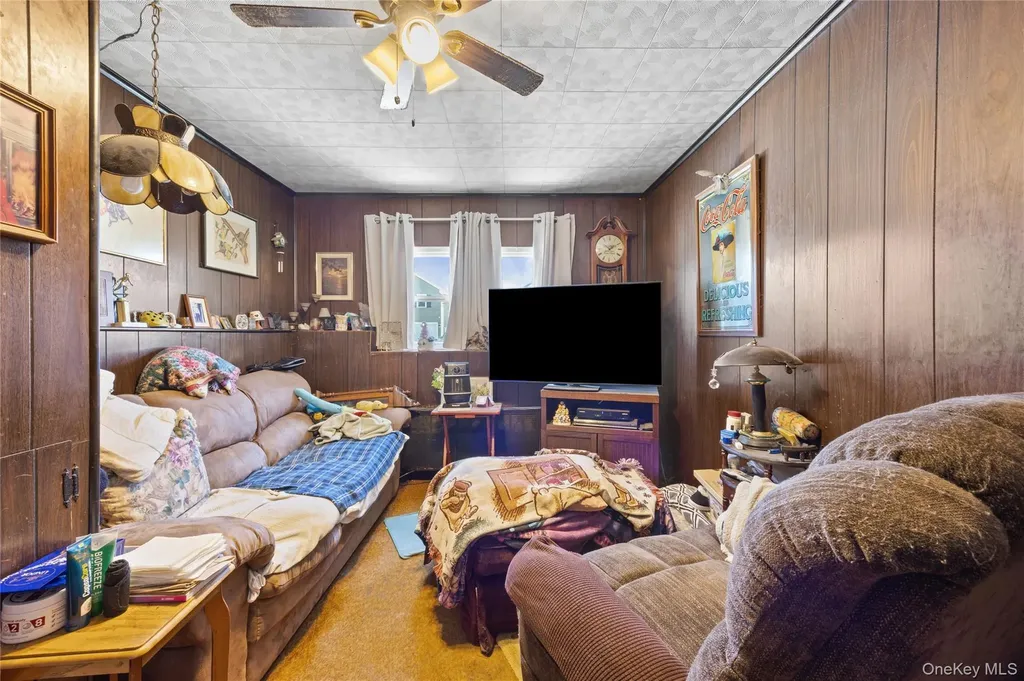 27 Elizabeth Drive Bethpage NY 11714