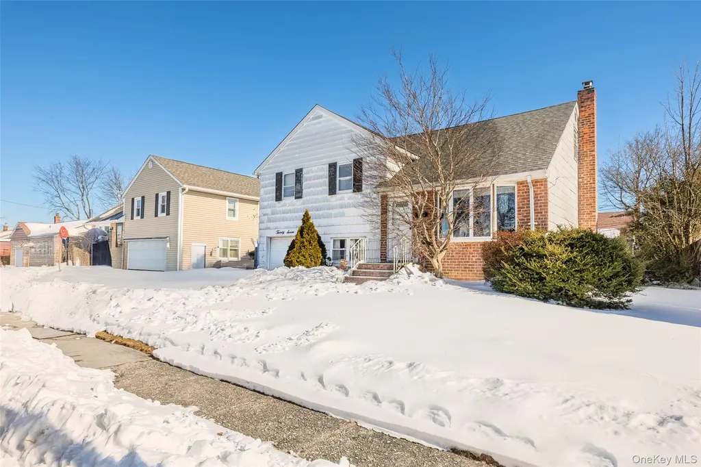 27 Elizabeth Drive Bethpage NY 11714