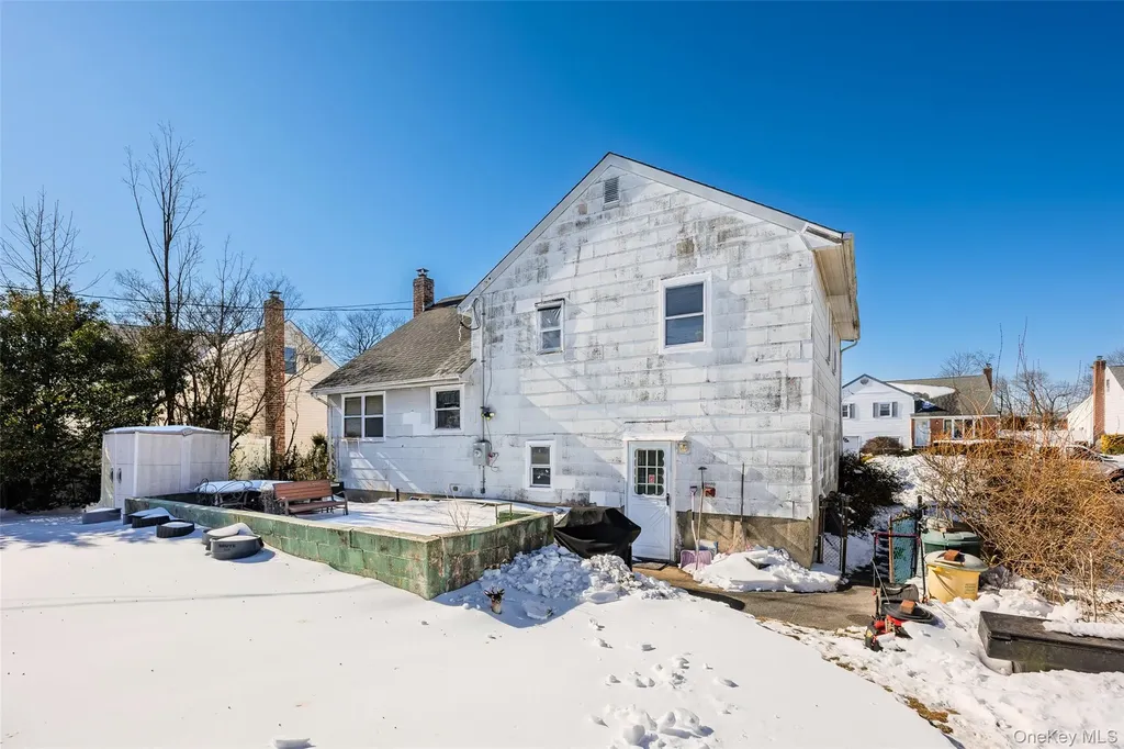 27 Elizabeth Drive Bethpage NY 11714