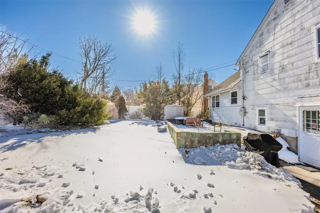 27 Elizabeth Drive Bethpage NY 11714