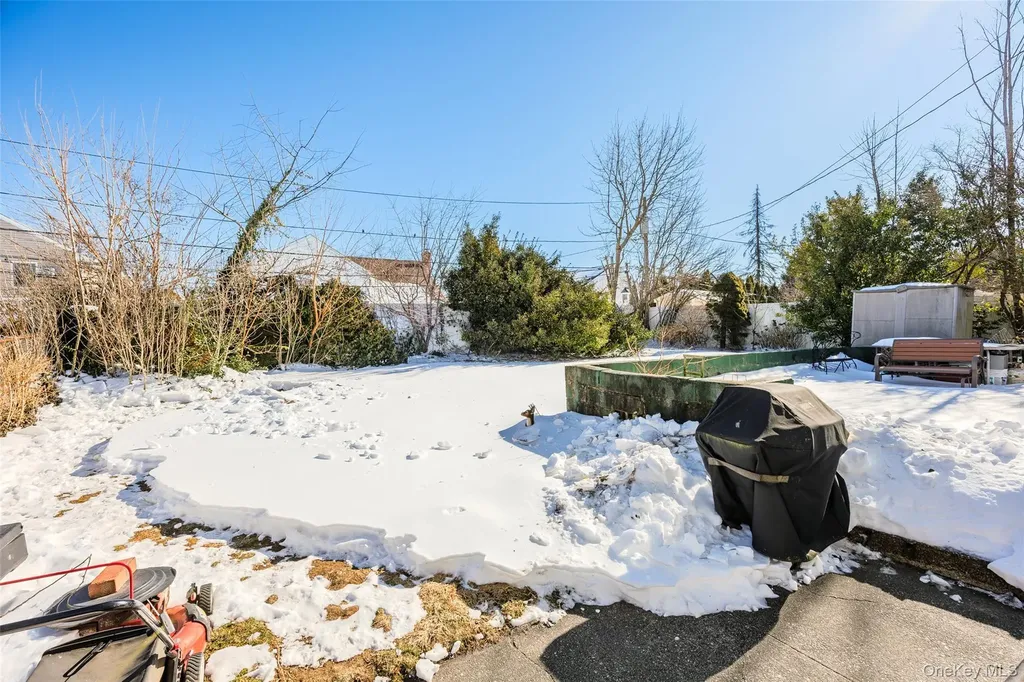 27 Elizabeth Drive Bethpage NY 11714