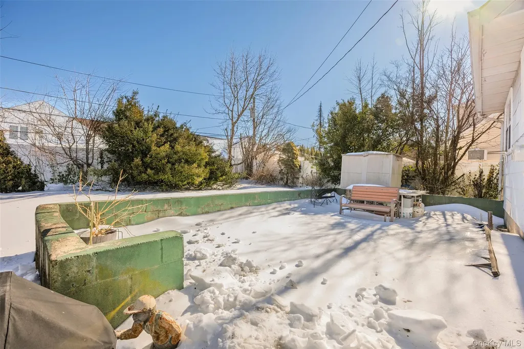 27 Elizabeth Drive Bethpage NY 11714