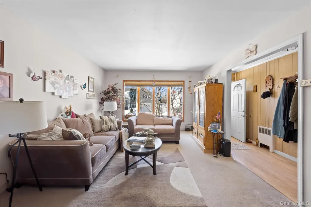27 Elizabeth Drive Bethpage NY 11714