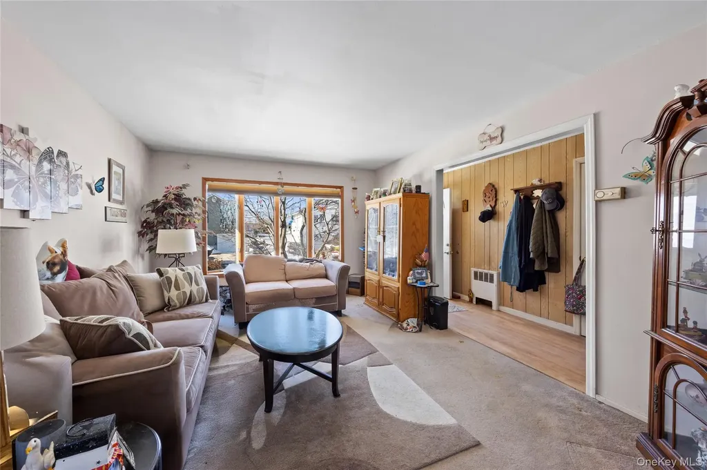 27 Elizabeth Drive Bethpage NY 11714