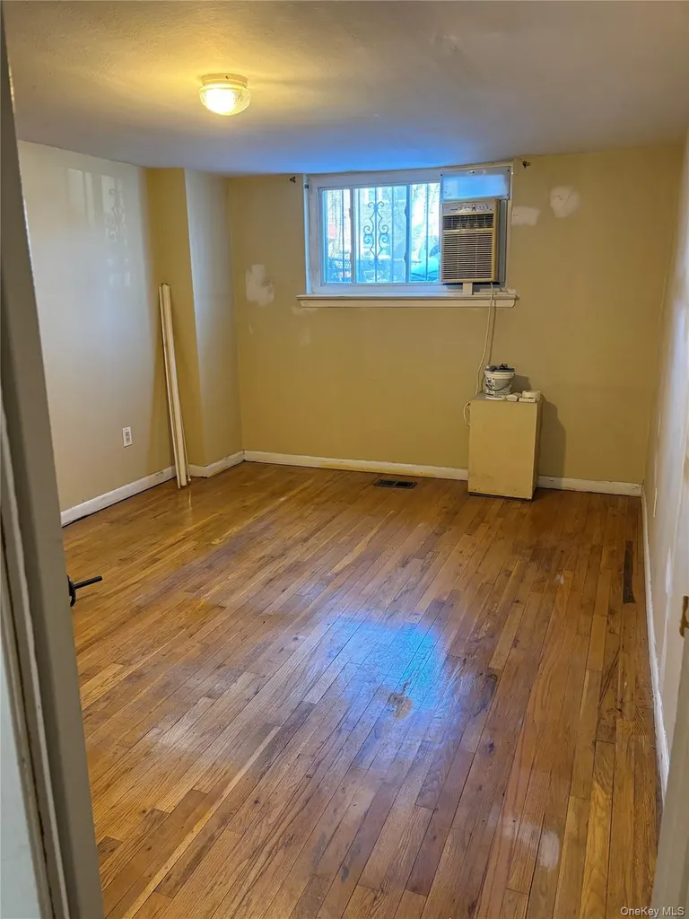 281 Graff Avenue Bronx NY 10465