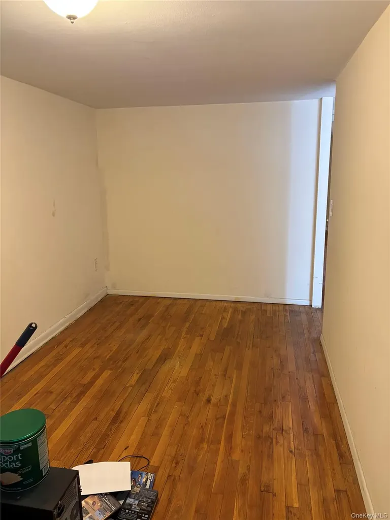 281 Graff Avenue Bronx NY 10465