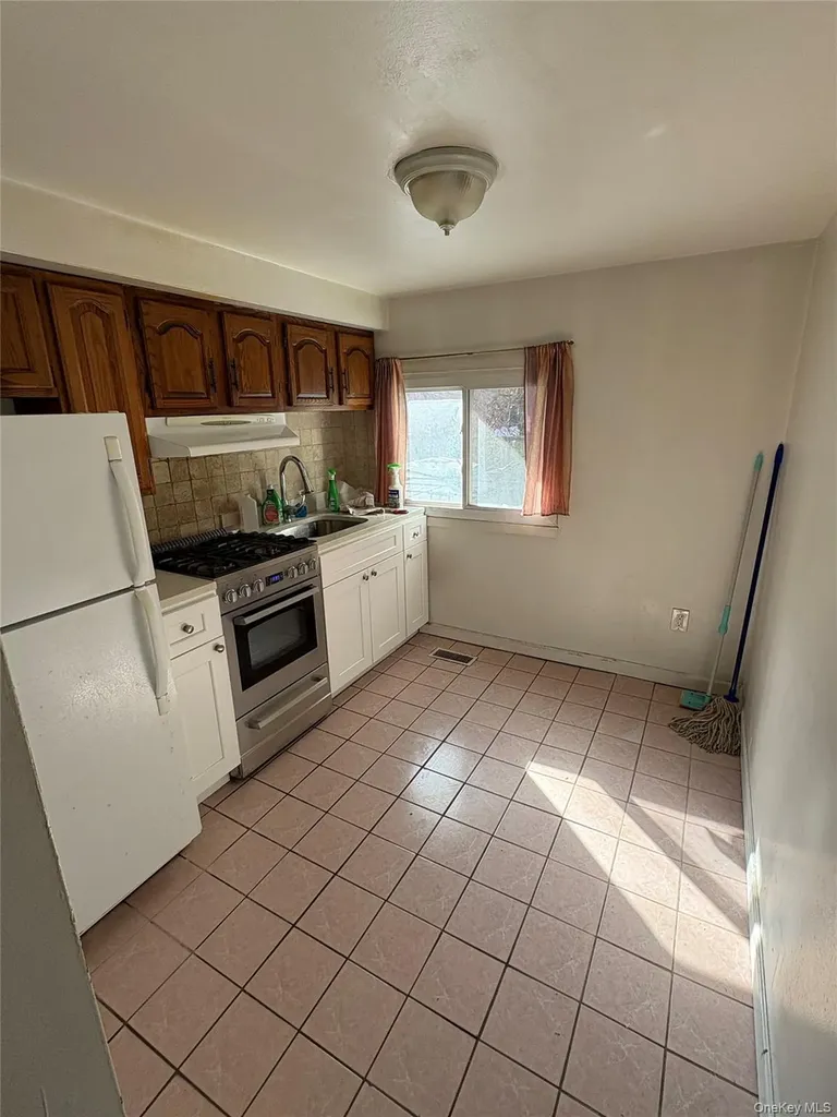 281 Graff Avenue Bronx NY 10465