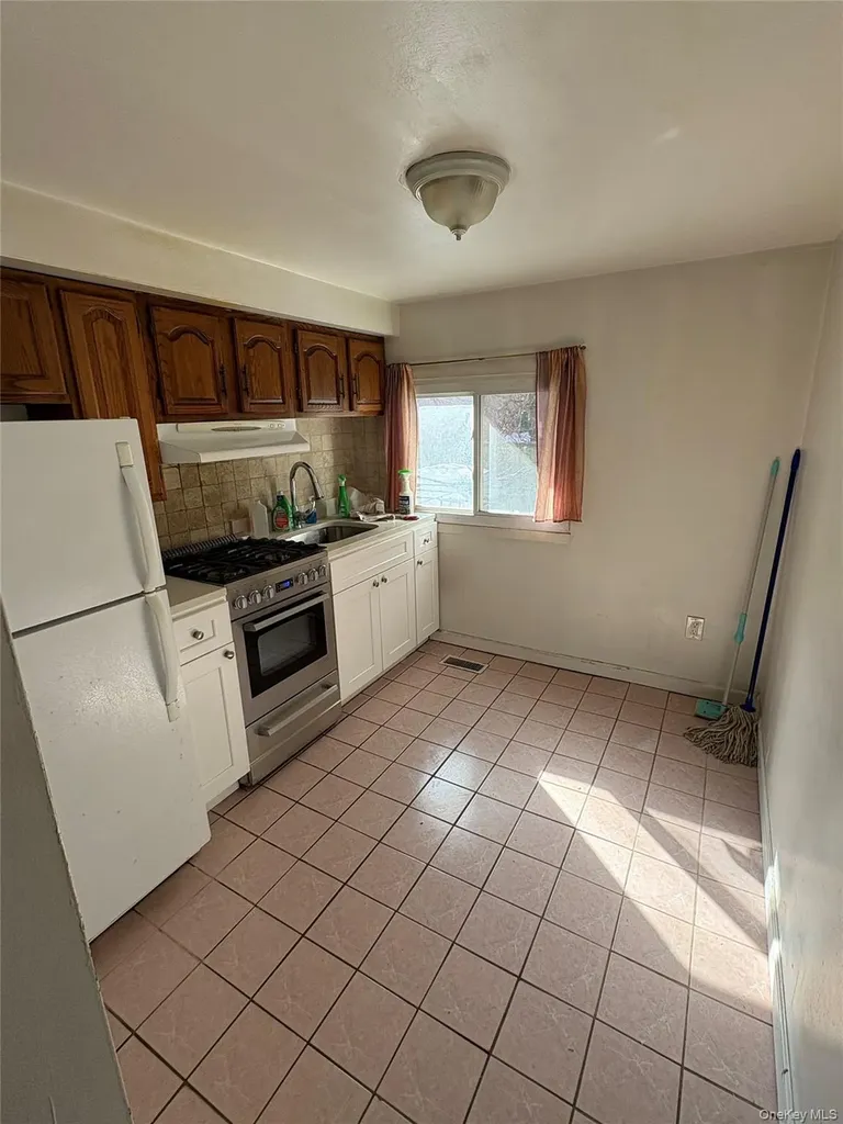 281 Graff Avenue Bronx NY 10465