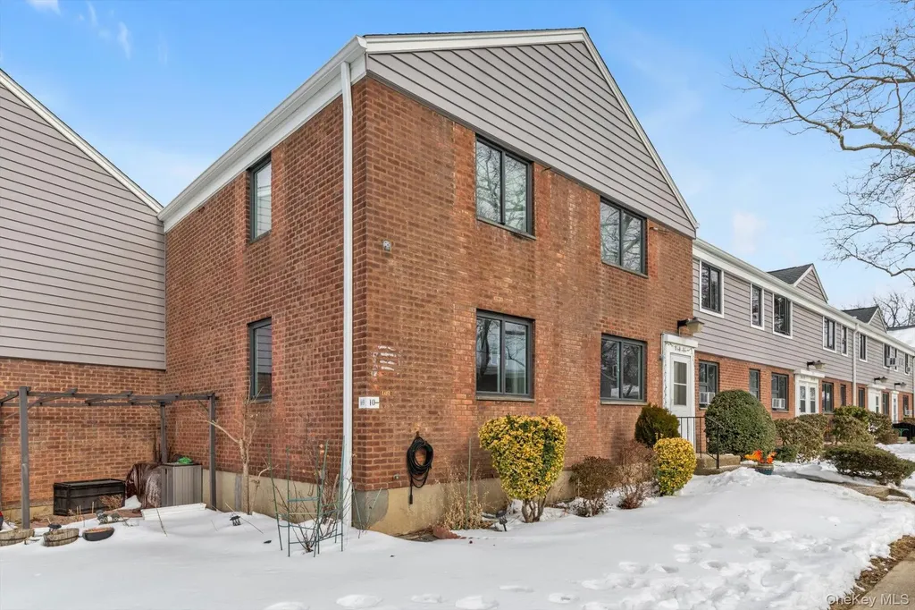 218-01 68 Avenue Bayside NY 11364