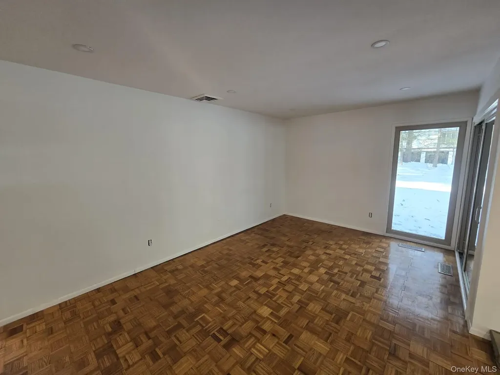 10 Chestnut Drive Pomona NY 10970
