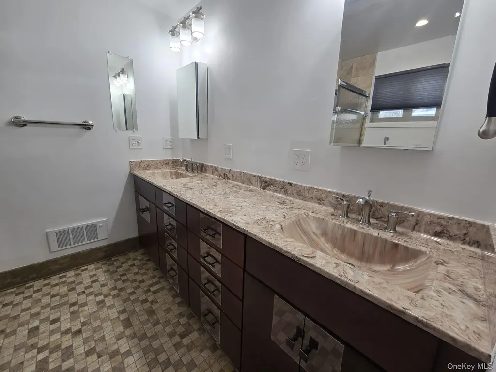 10 Chestnut Drive Pomona NY 10970