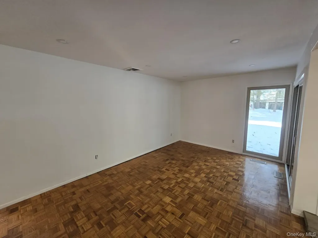 10 Chestnut Drive Pomona NY 10970