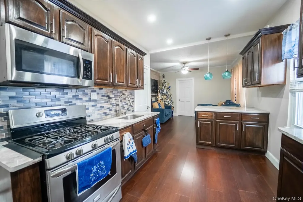 7505 60th Place Glendale NY 11385