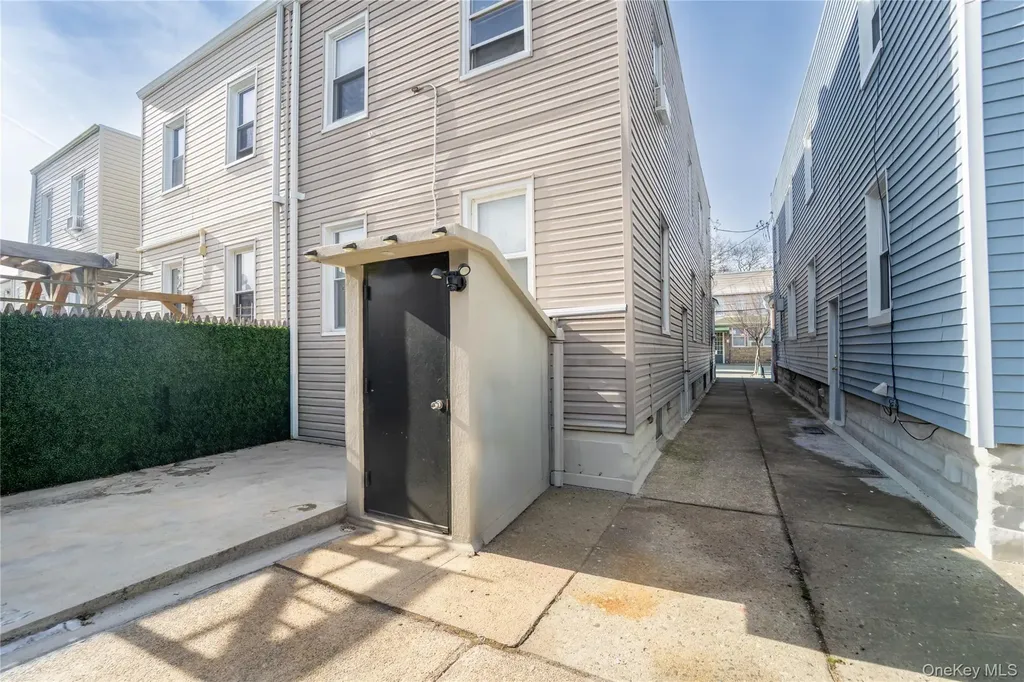 7505 60th Place Glendale NY 11385