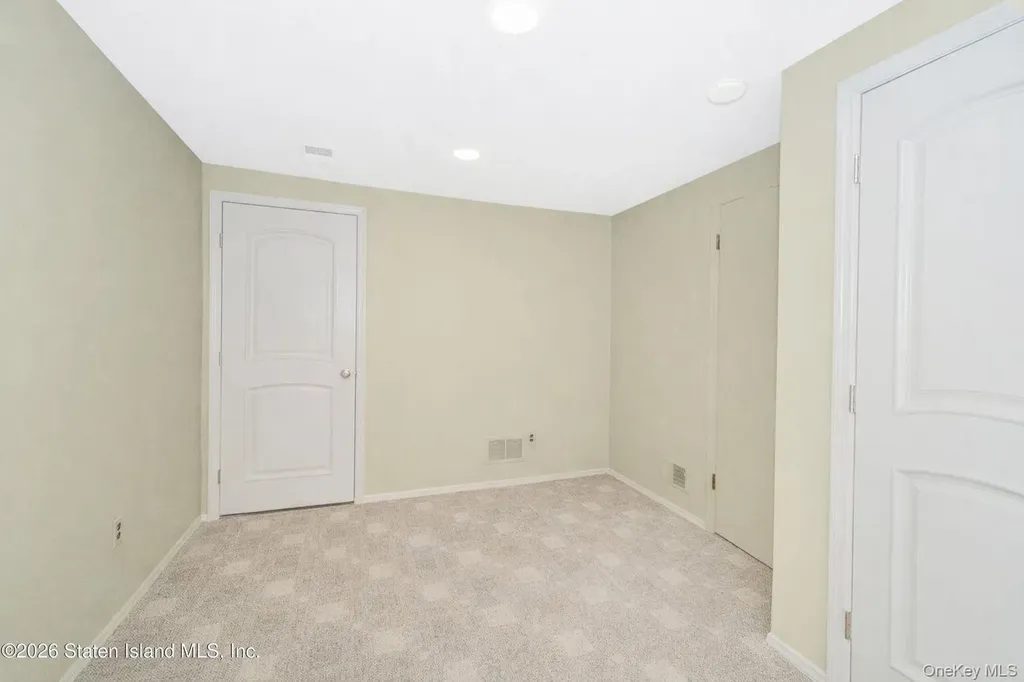 194 Justin Staten Island NY 10306