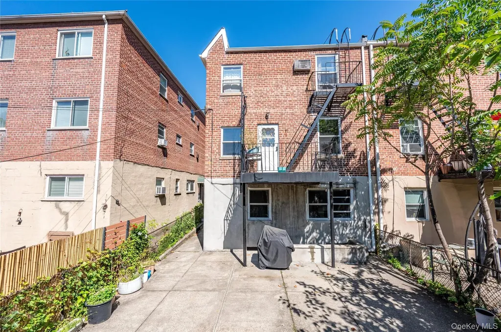 1318 Mace Avenue Bronx NY 10469
