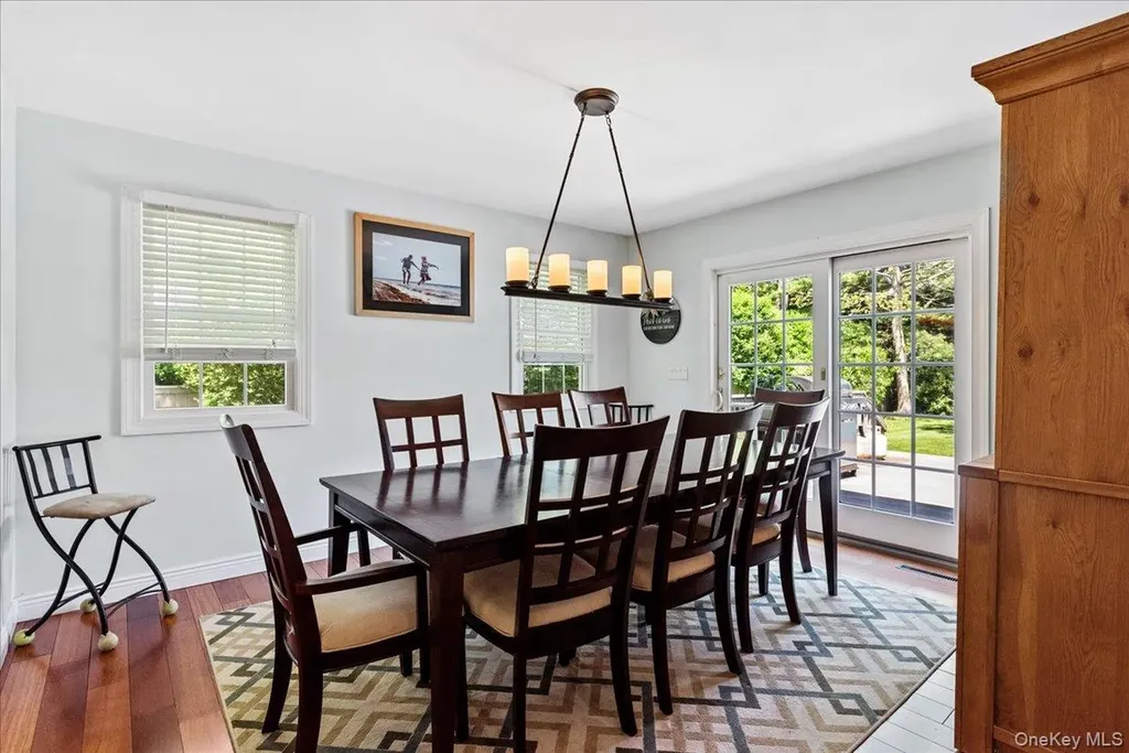 15 Oak Lane Hampton Bays NY 11946