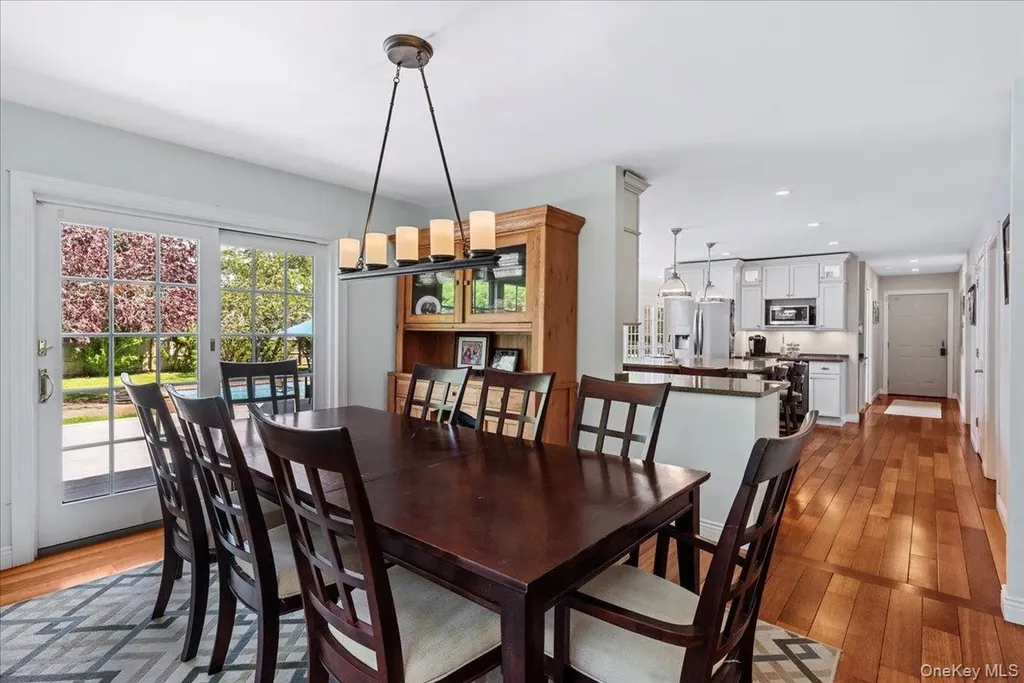 15 Oak Lane Hampton Bays NY 11946