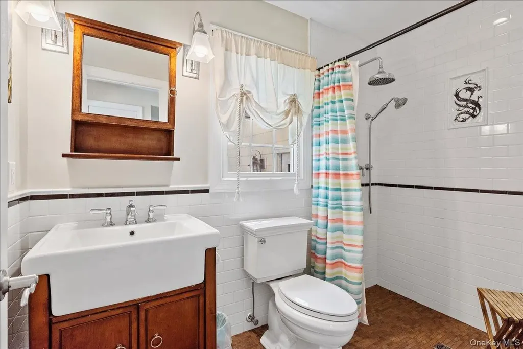 15 Oak Lane Hampton Bays NY 11946