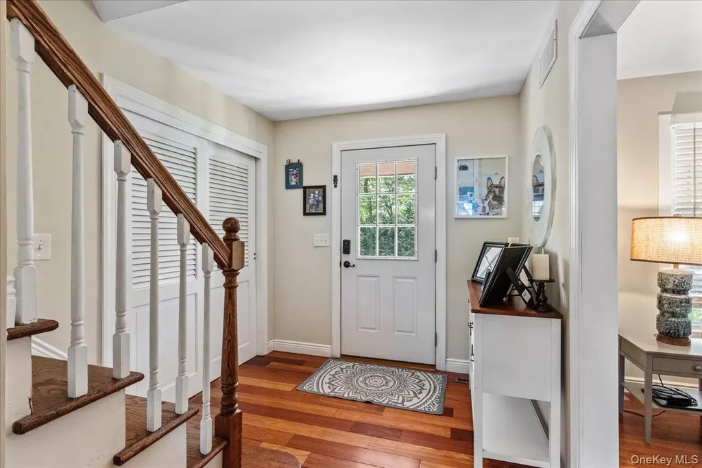 15 Oak Lane Hampton Bays NY 11946