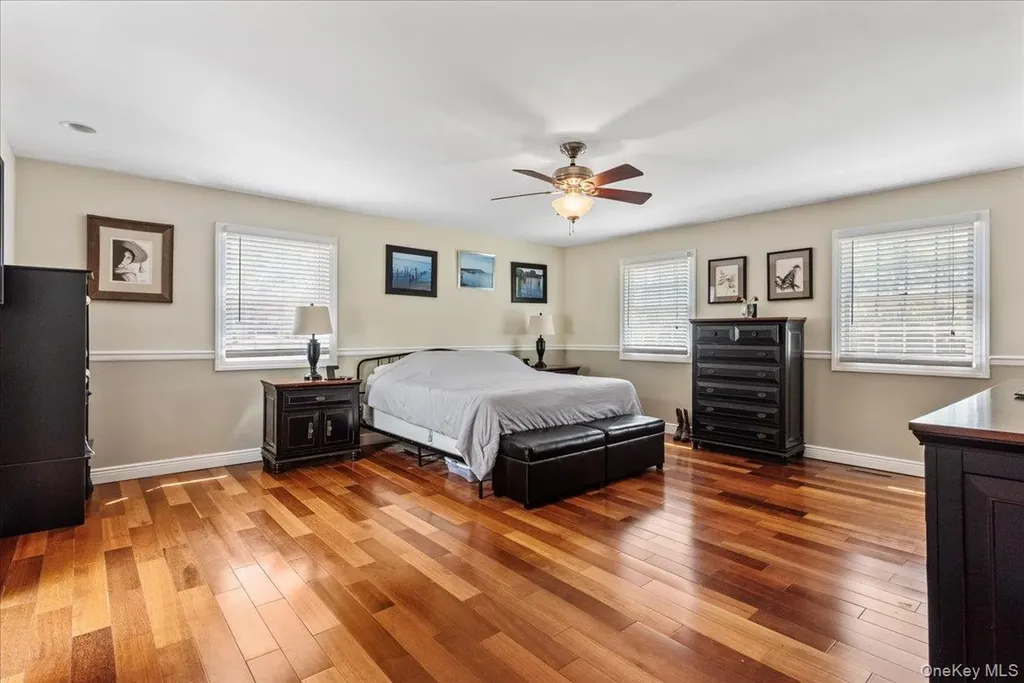 15 Oak Lane Hampton Bays NY 11946