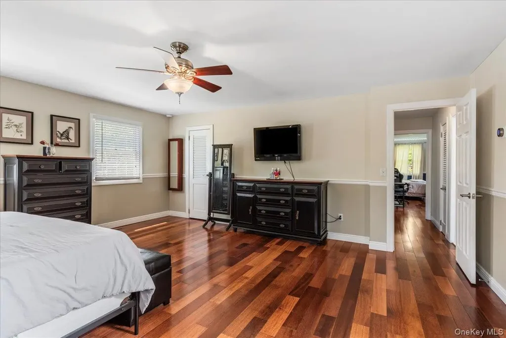 15 Oak Lane Hampton Bays NY 11946