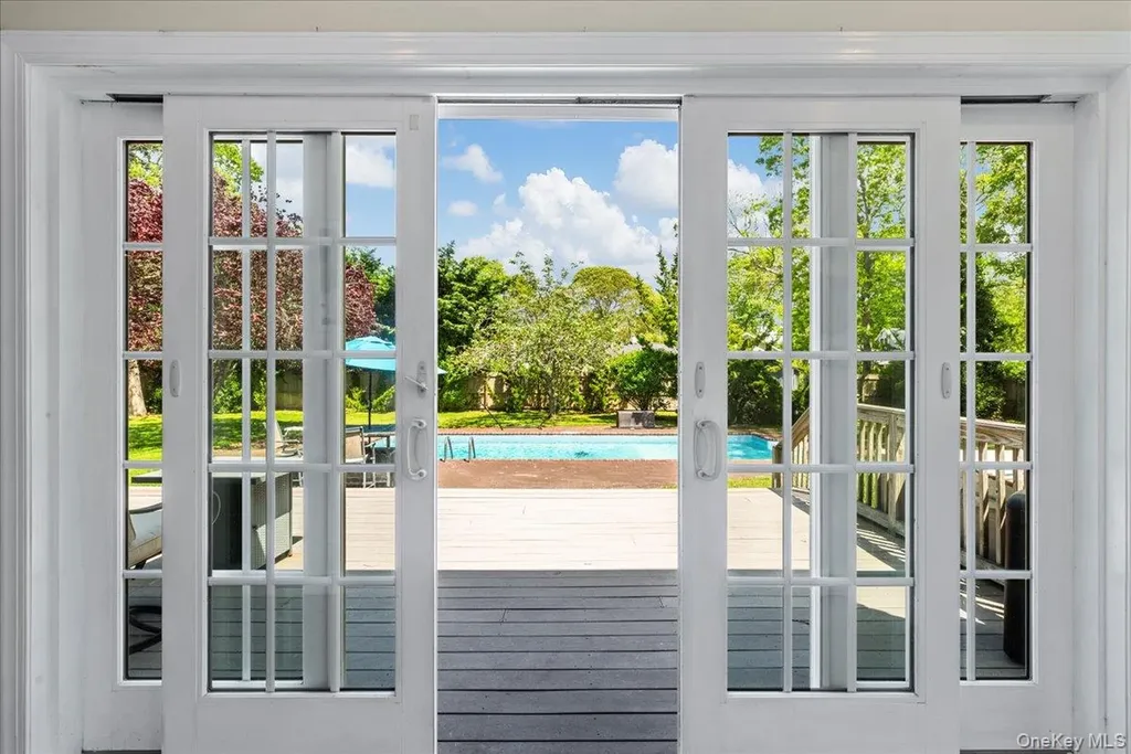 15 Oak Lane Hampton Bays NY 11946