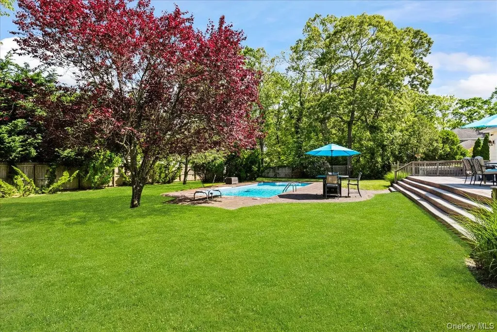 15 Oak Lane Hampton Bays NY 11946