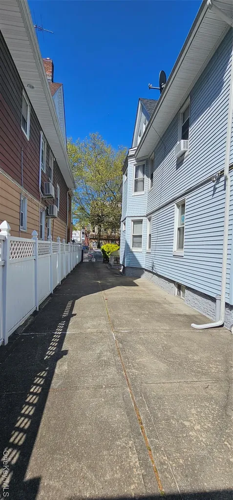 627 E 32nd Street Brooklyn NY 11210
