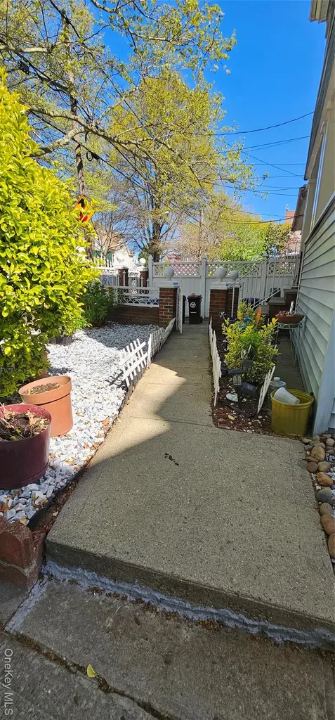 627 E 32nd Street Brooklyn NY 11210